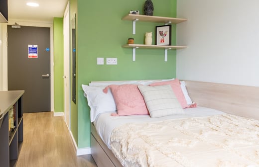 Gold En Suite
